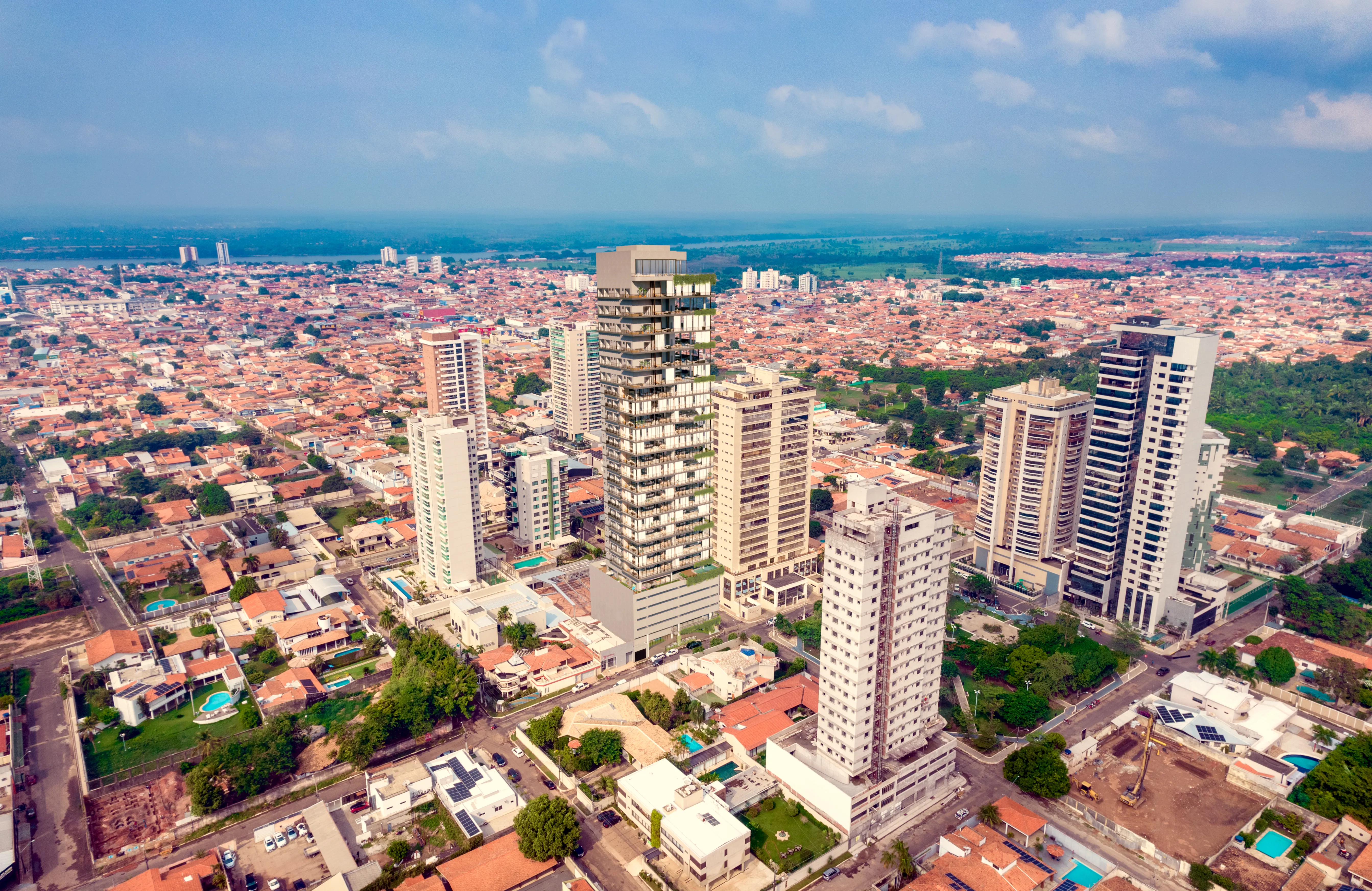 Visão aérea de um empreendimento da Plainar Engenharia ao entardecer